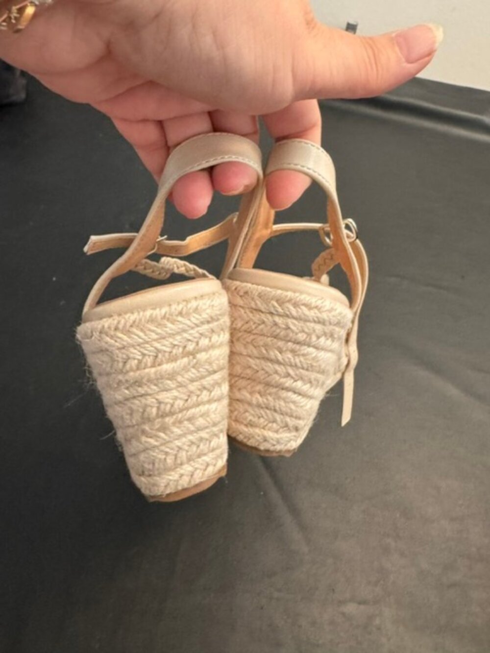 Womens Wedge Sandles New - Never Worn - Size 8.5 - Picture 4 of 7